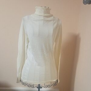 J.J. Basics Cream Turtleneck Sweater Size M